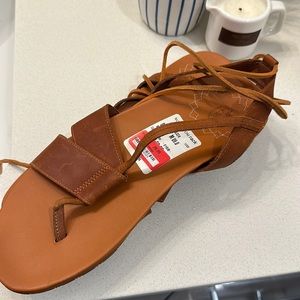 Size 9 never been used Chaco wrap around shoes in leather brown